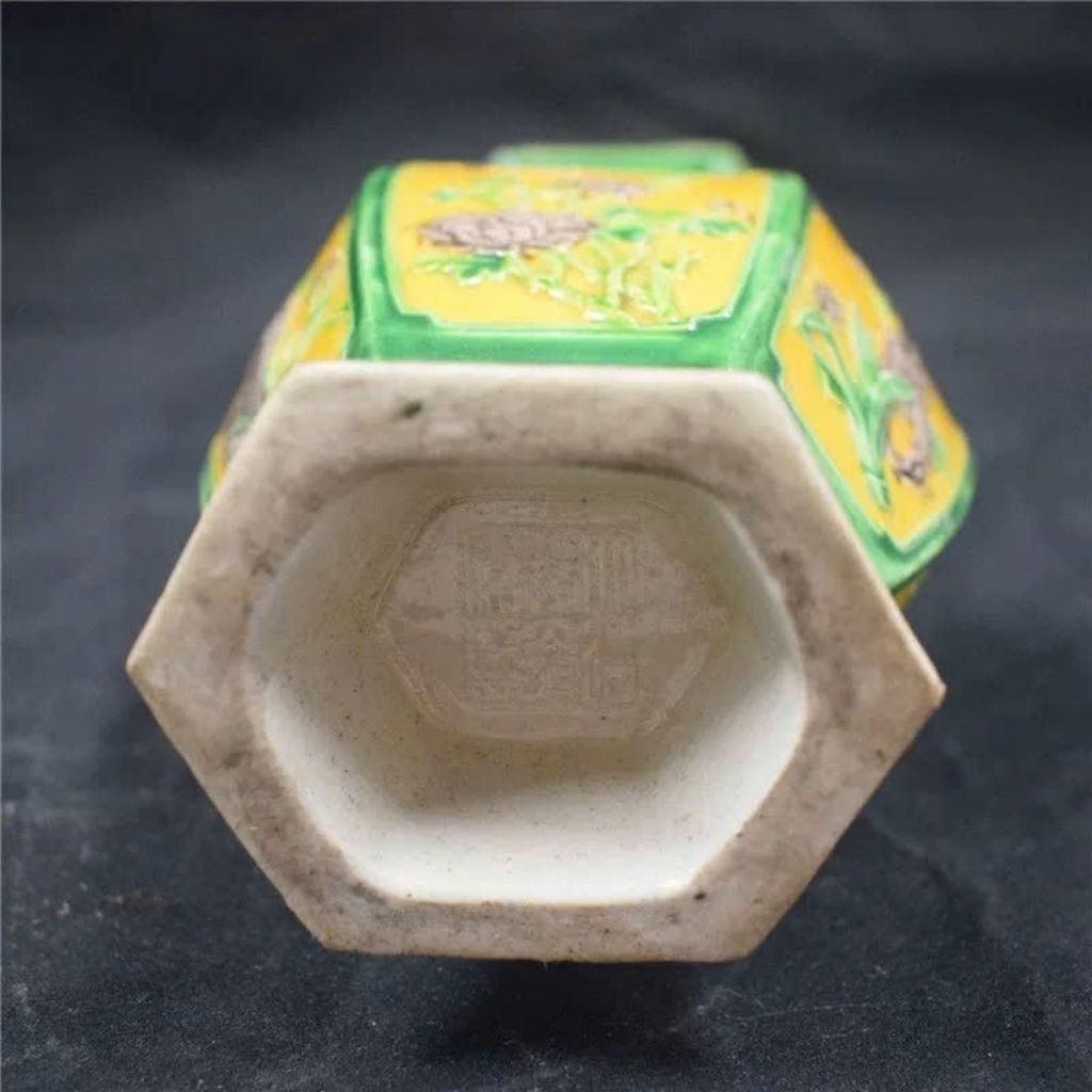  Bình Gốm Lục Giác Đắp Nổi Hoa Văn Cổ Phục BKCECN-10093 