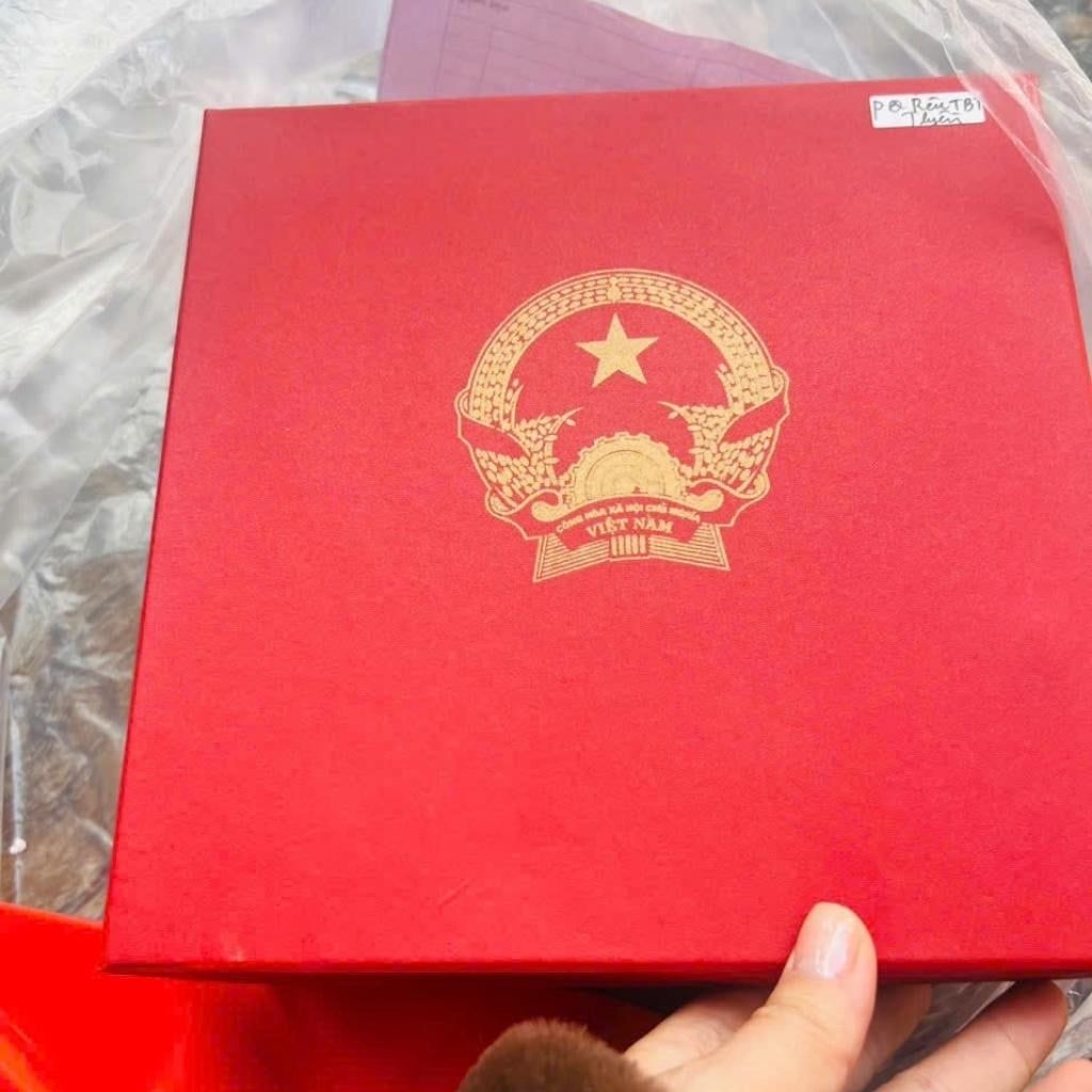  Bộ Ấm Chén In Tên Tổng Bí Thư Tô Lâm Màu Xanh Lục Bát Tràng BKCECN-10224 