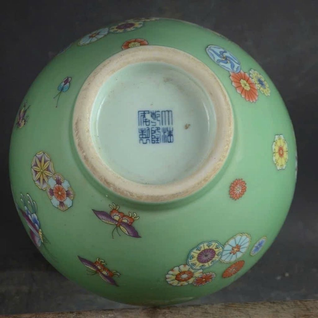  Bình Gốm Men Xanh Ngọc Dáng Tỳ Bà họa tiết Hoa Bướm BKCECN-10255 