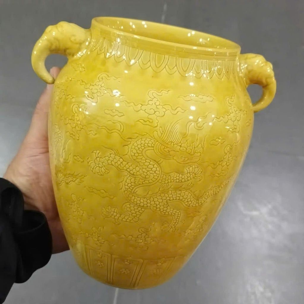  Bình gốm sứ men hoàng lưu ly khắc nổi Vân Long hoàng gia BKCECN-10507 