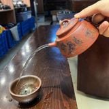  Ấm trà Tử Sa chạm nhũ vàng họa sơn thủy Giang Sơn Lục Lĩnh BKCECN-10511 