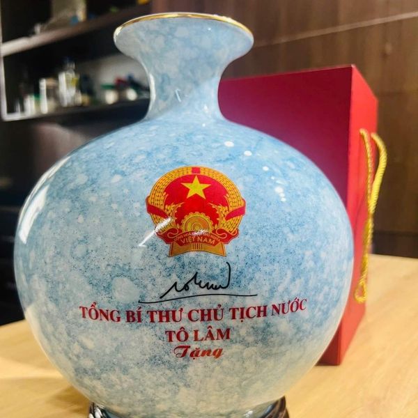  Bình gốm Tổng Bí Thư Chủ Tịch Nước Tô Lâm in quốc huy BKCECN-10512 