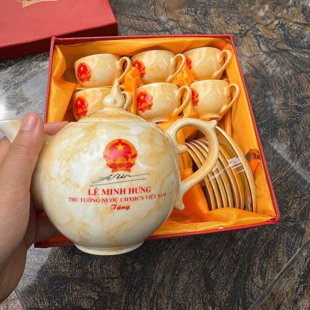  Bộ Ấm Chén Gốm Sứ In Chữ Ký Thủ Tướng Lê Minh Hưng Gốm Bát Tràng BKCECN-10536 
