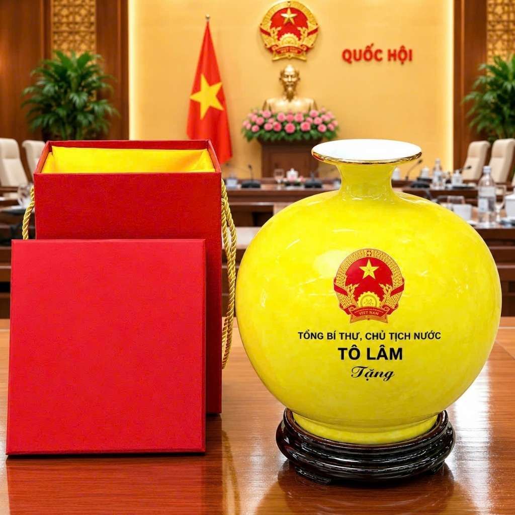  Bình Hút Tài Lộc Men Vàng In Chữ Chủ Tịch Nước Tô Lâm BKCECN-10546 