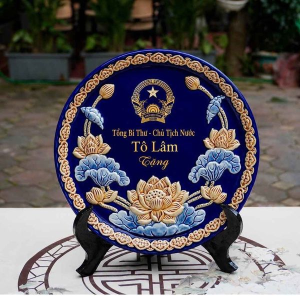  Đĩa Cảnh Gốm Sứ Đắp Nổi Quà Tặng Tổng Bí Thư - Chủ Tịch Nước Tô Lâm BKCECN-10547 