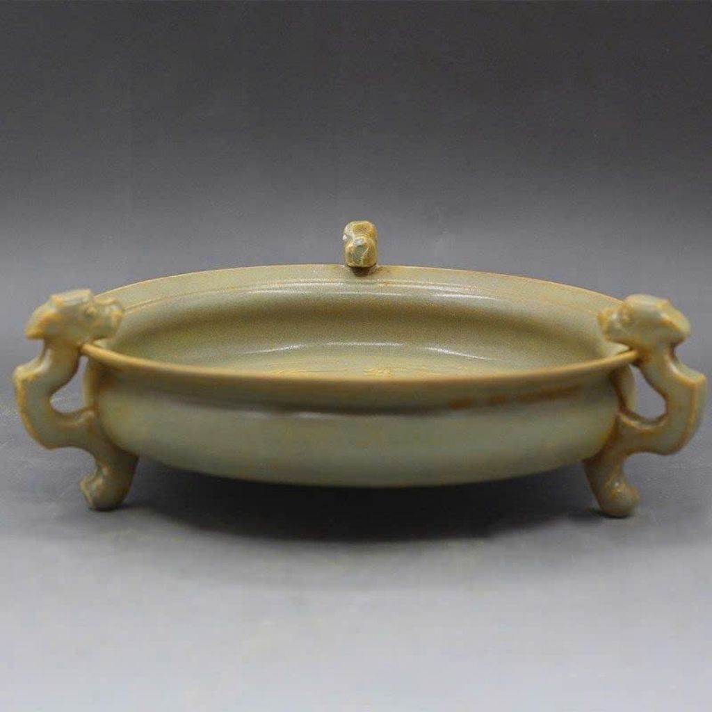 Đĩa Gốm Men Ngọc Ba Chân Đắp Nổi Họa Tiết Rồng Vờn Ngọc Cổ Điển BKCECN-10626 