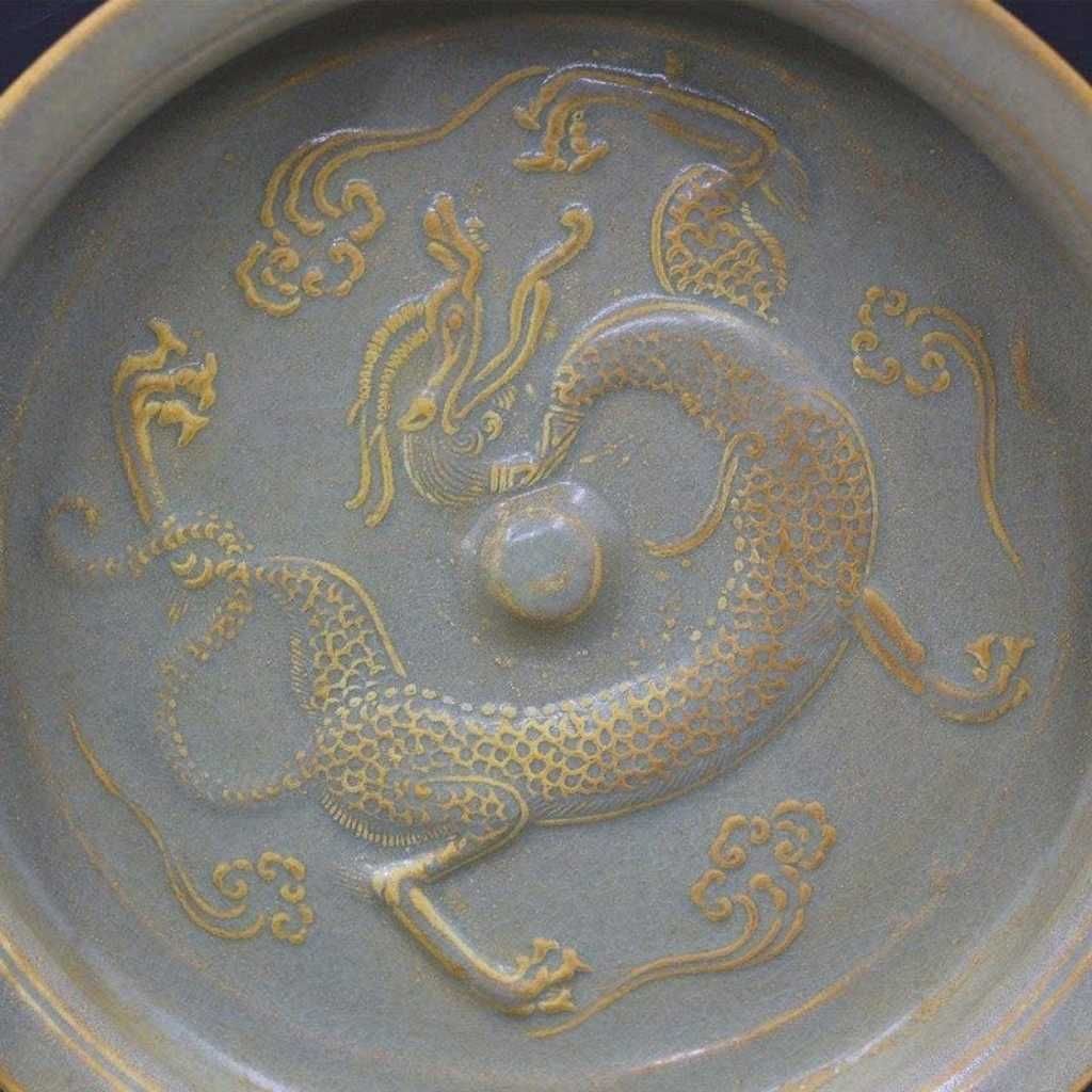  Đĩa Gốm Men Ngọc Ba Chân Đắp Nổi Họa Tiết Rồng Vờn Ngọc Cổ Điển BKCECN-10626 