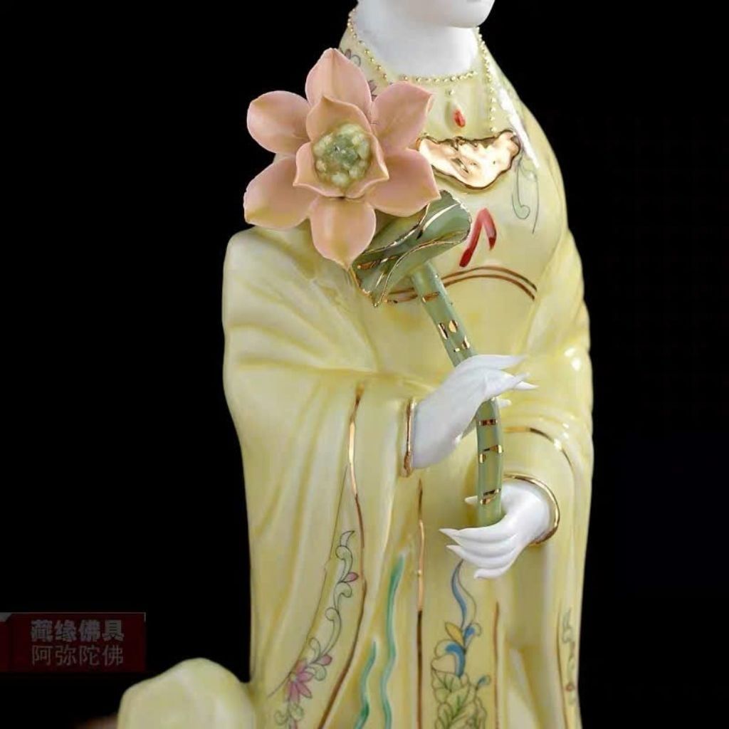  Tượng Gốm Sứ Thiếu Nữ Cổ Phong Cầm Hoa Sen Áo Vàng BKCECN-10642 
