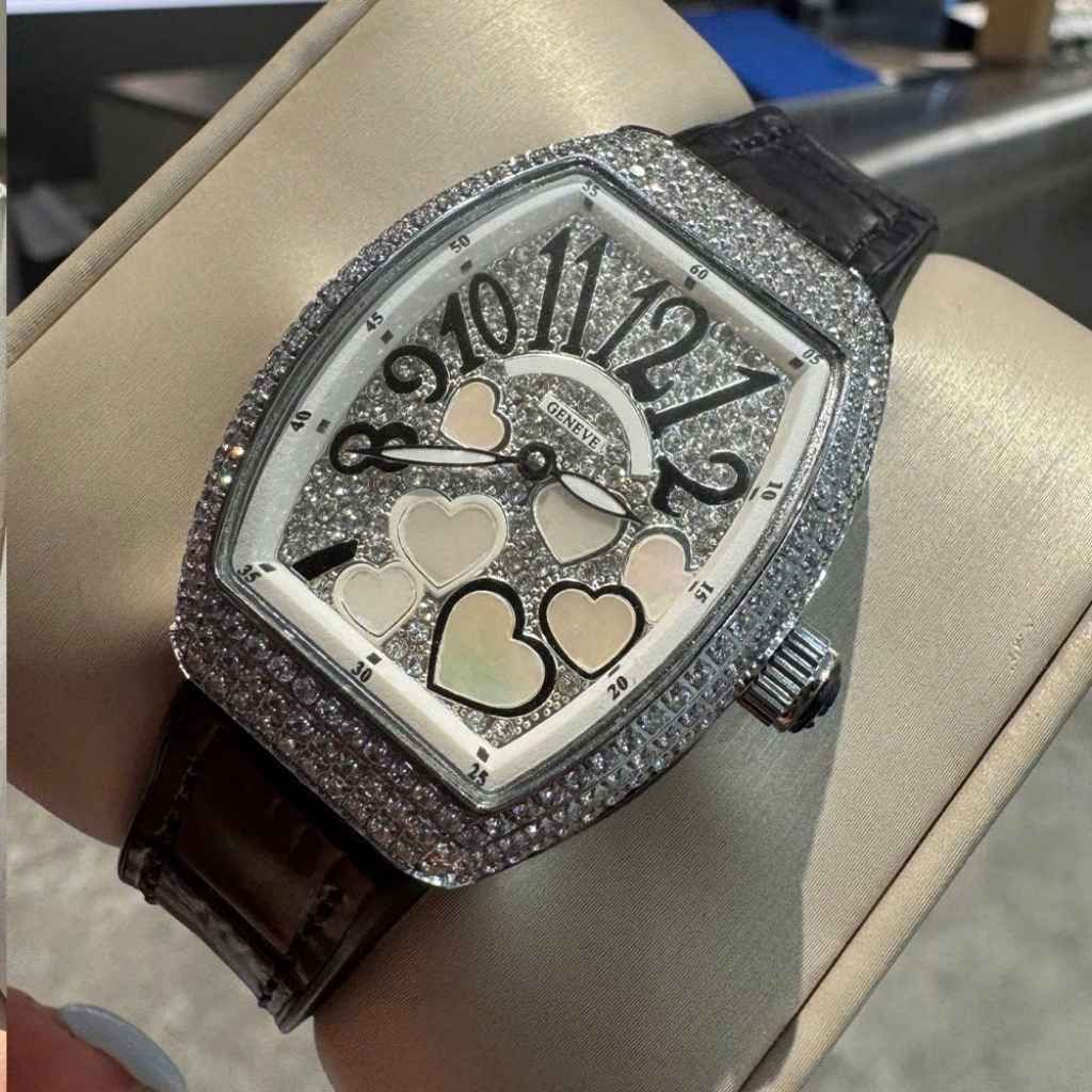  Đồng hồ thạch anh nữ mặt vuông mặt bích hình trụ tròn BKFACN-9364 