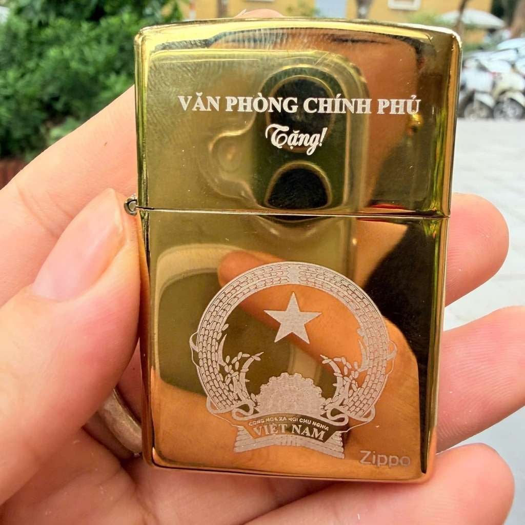  Bật Lửa Zippo Mạ Vàng Khắc Quốc Huy BKFAVN-9418 
