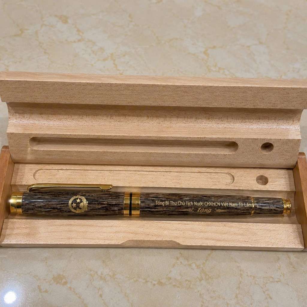  Bút Ký Trầm Hương Cao Cấp Khắc Chữ Tổng Bí thư Chủ tịch nước Tô Lâm BKFAVN-9434 