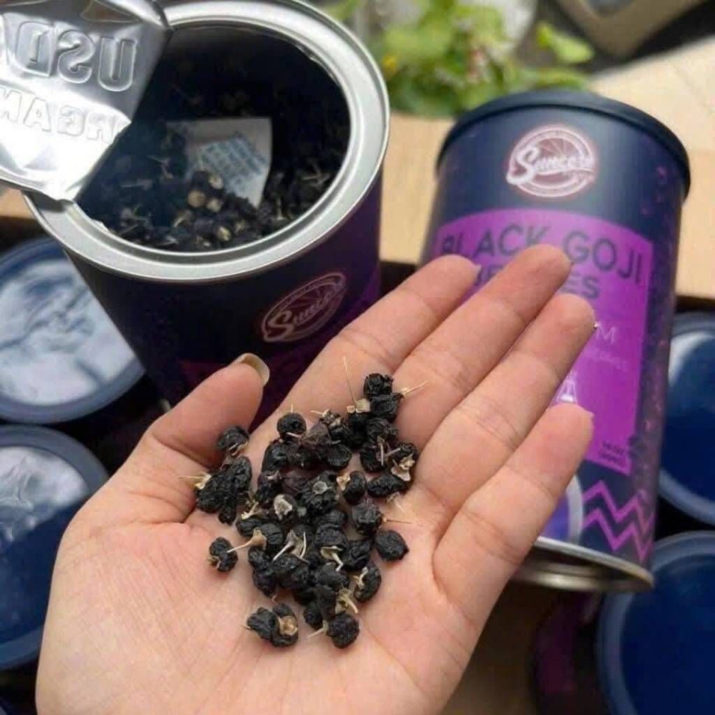  Hắc Kỷ Tử Hữu Cơ Suncore Foods Black Goji Berries Superbloom Mỹ 454g  BKHEKR-9443 