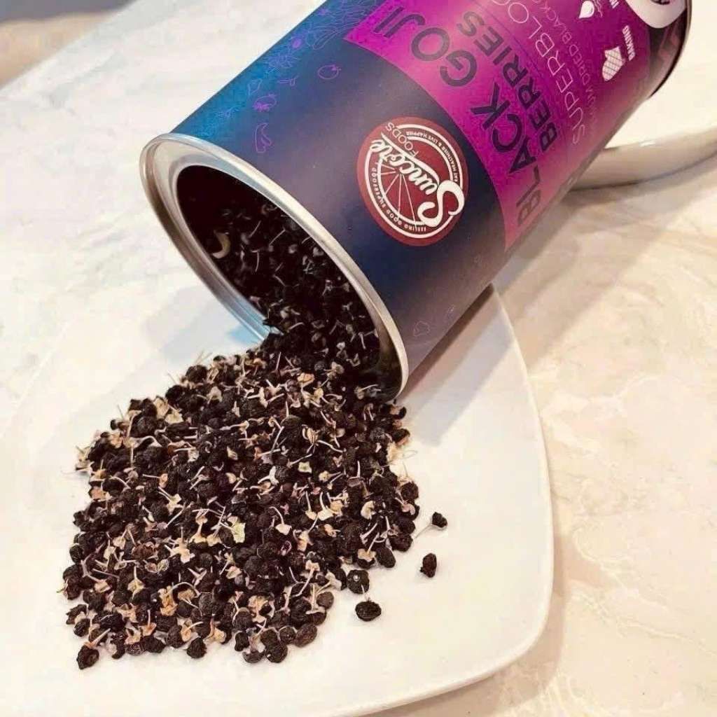  Hắc Kỷ Tử Hữu Cơ Suncore Foods Black Goji Berries Superbloom Mỹ 454g  BKHEKR-9443 