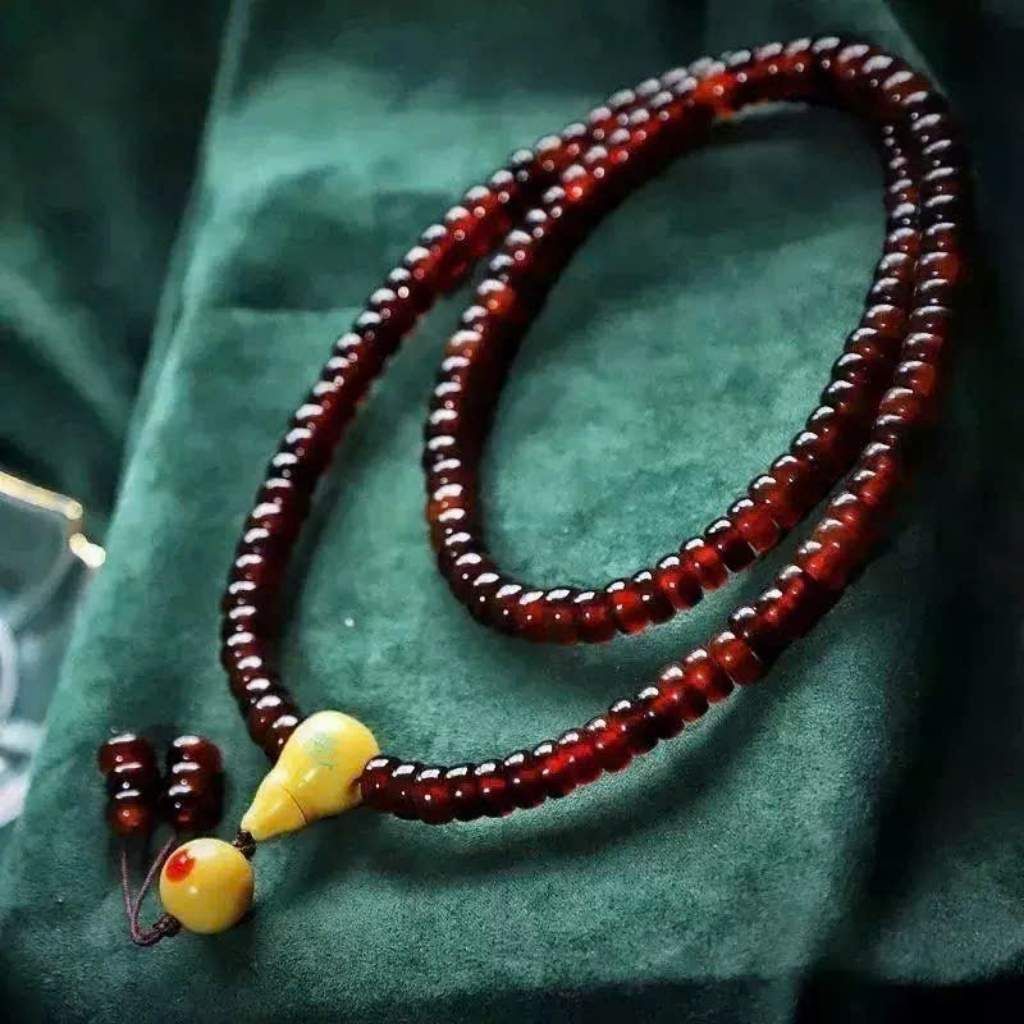  Vòng tay 108 Hạt Hổ Phách Huyết BKJECN-9337 