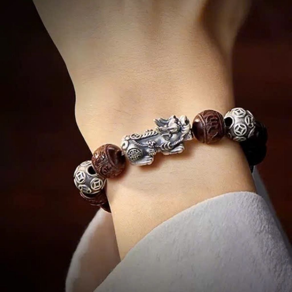  Vòng Gỗ Đàn Hương Chạm Khắc Mix Tì Hưu Bạc BKJECN-9354 