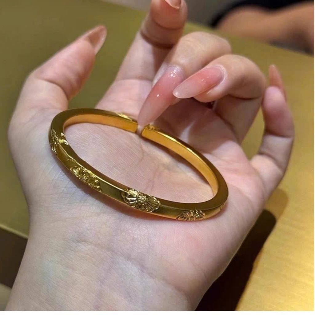  Vòng Tay Nữ Mạ Vàng 18K Chạm Khắc Hoa Văn BKJECN-9455 