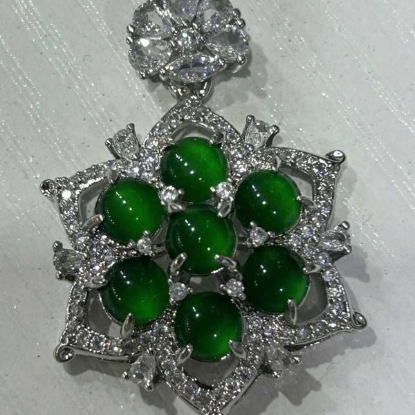  Mặt Dây Chuyền Ngọc Cẩm Thạch Xanh Hoa Tuyết Đính Đá BKJECN-9470 