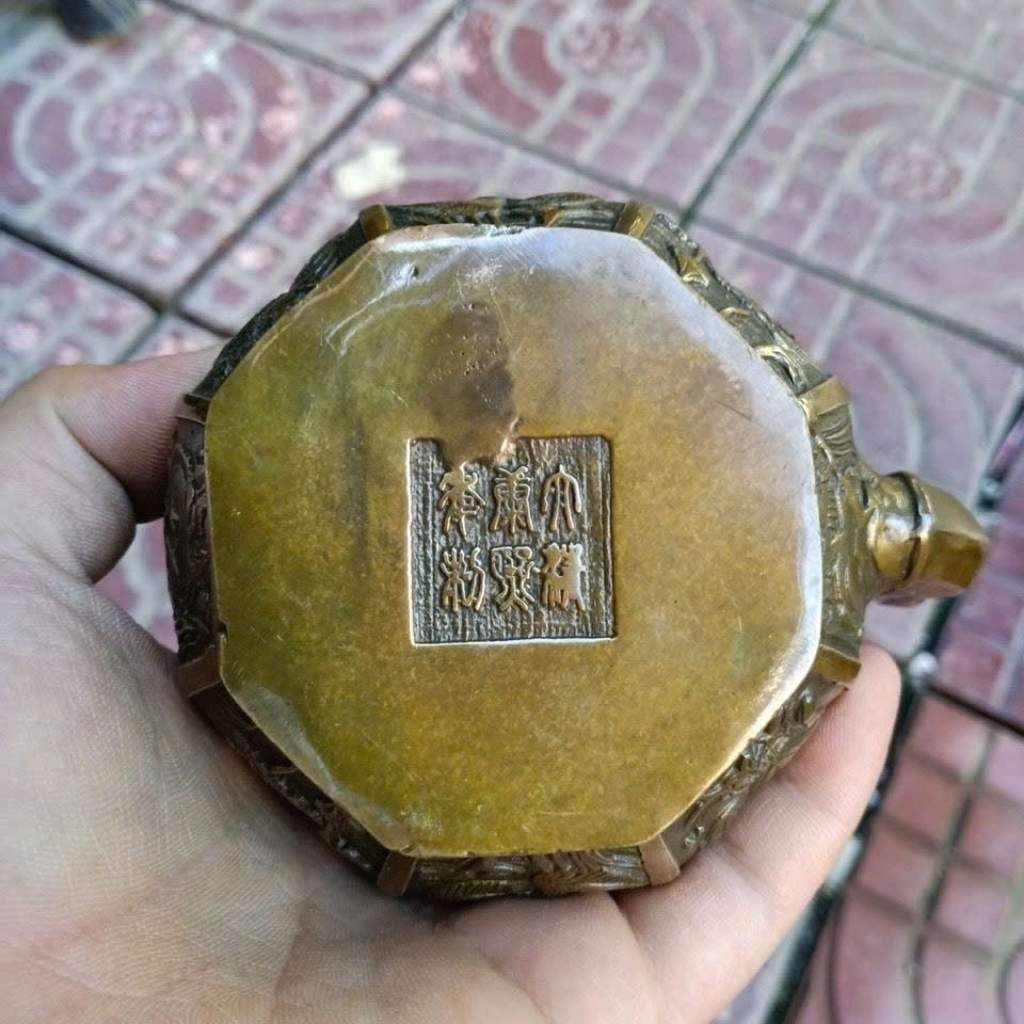  Ấm Đồng Cổ Lục Giác Chạm Nổi Uyên Ương Hí Thủy BKMECN-10073 