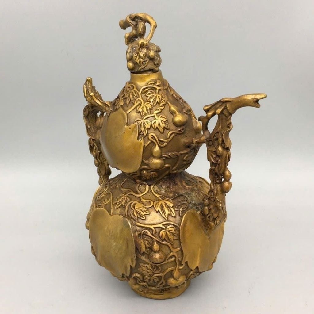 Ấm Đồng Dáng Hồ Lô Chạm Nổi Dây Leo Cát Tường Đại Cát BKMECN-10179 