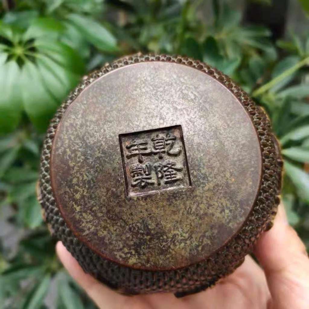  Hũ Đồng Tròn Có Nắp Chạm Họa Tiết Đan Mây Và Phù Điêu Song Hổ Dát Vàng BKMECN-10394 