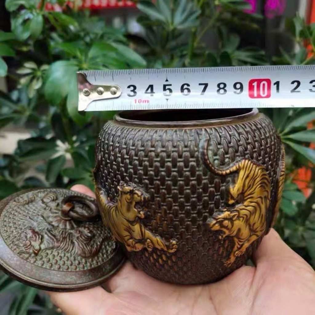  Hũ Đồng Tròn Có Nắp Chạm Họa Tiết Đan Mây Và Phù Điêu Song Hổ Dát Vàng BKMECN-10394 