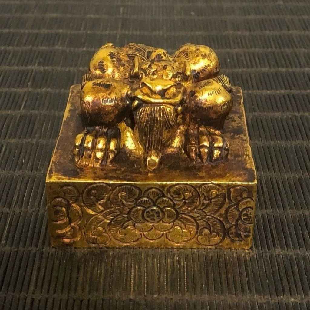  Chặn Giấy Đồng Cổ Hình Kỳ Lân Vờn Tú Cầu BKMECN-9737 