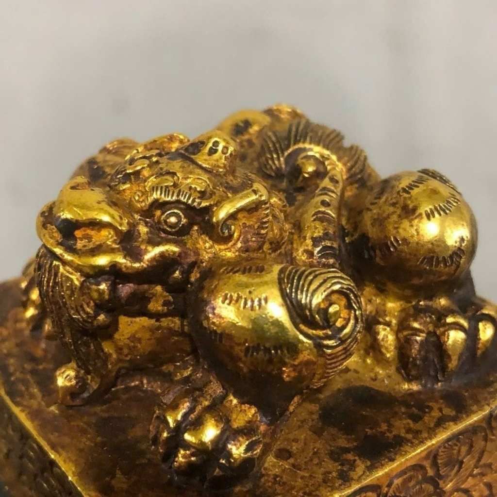  Chặn Giấy Đồng Cổ Hình Kỳ Lân Vờn Tú Cầu BKMECN-9737 