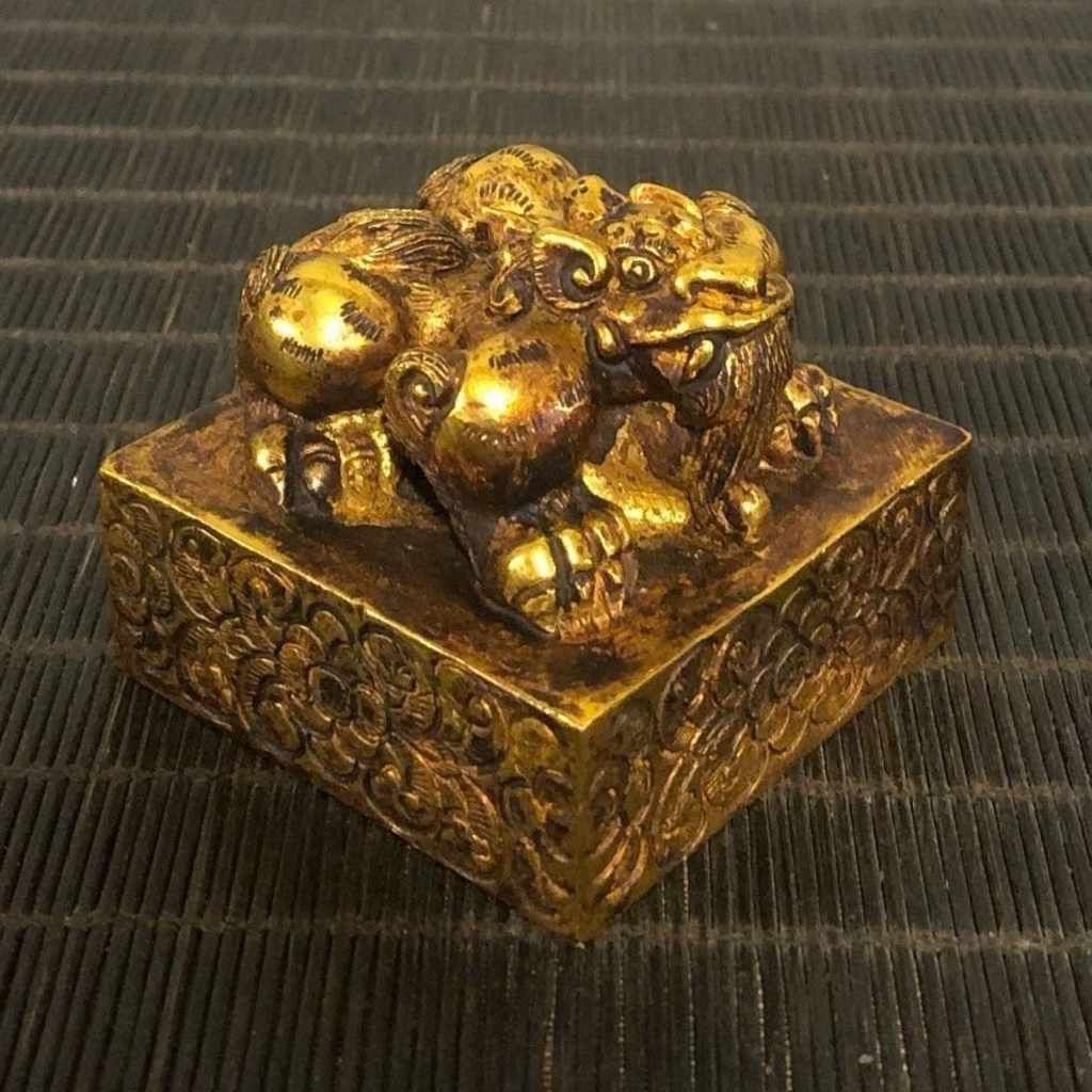  Chặn Giấy Đồng Cổ Hình Kỳ Lân Vờn Tú Cầu BKMECN-9737 