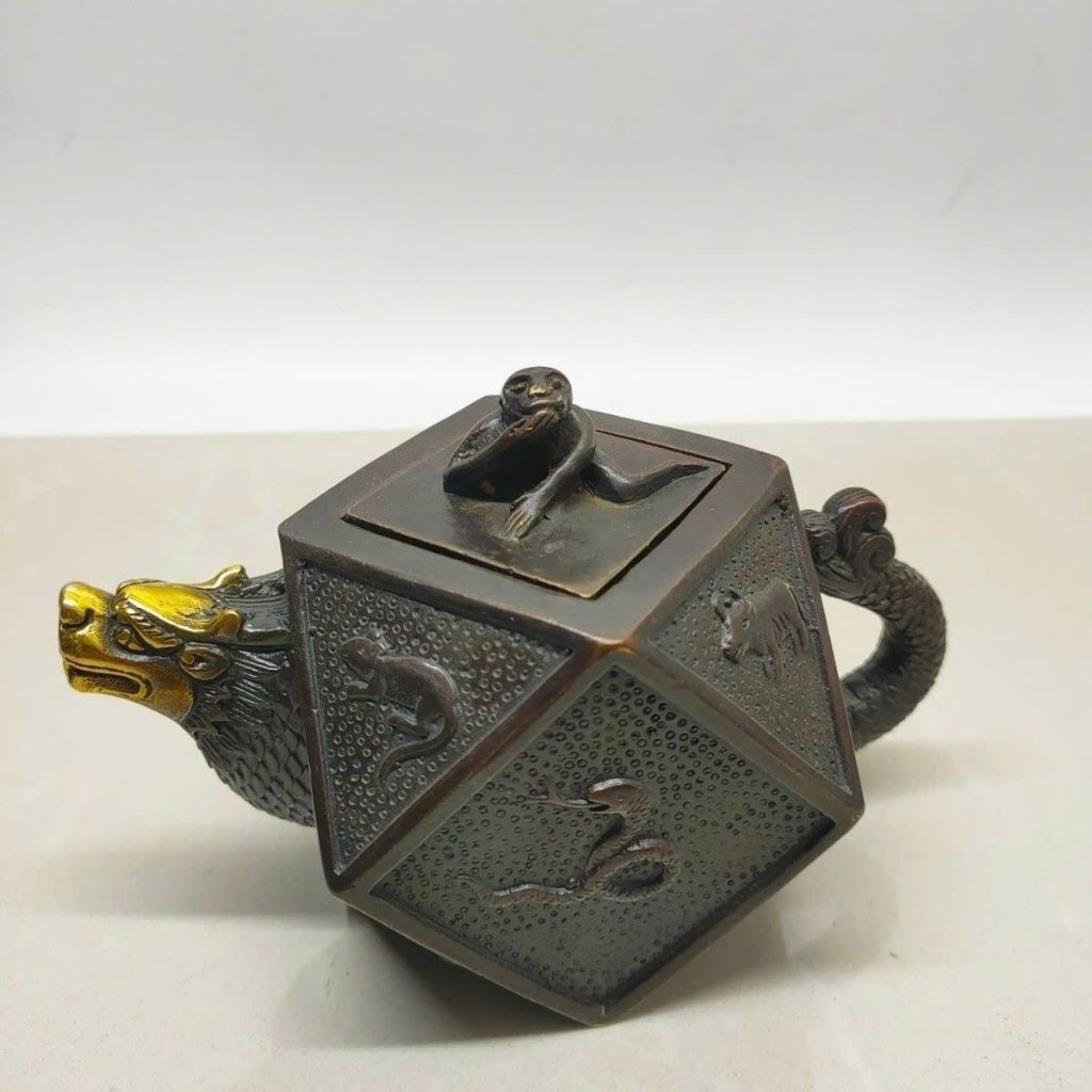  Ấm Đồng Đa Giác Chạm Khắc Linh Vật BKMECN-9743 