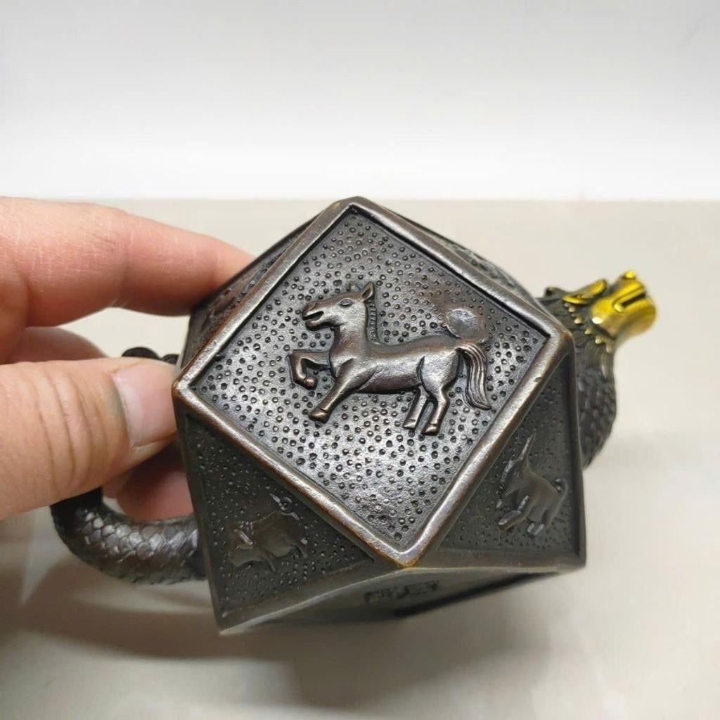  Ấm Đồng Đa Giác Chạm Khắc Linh Vật BKMECN-9743 