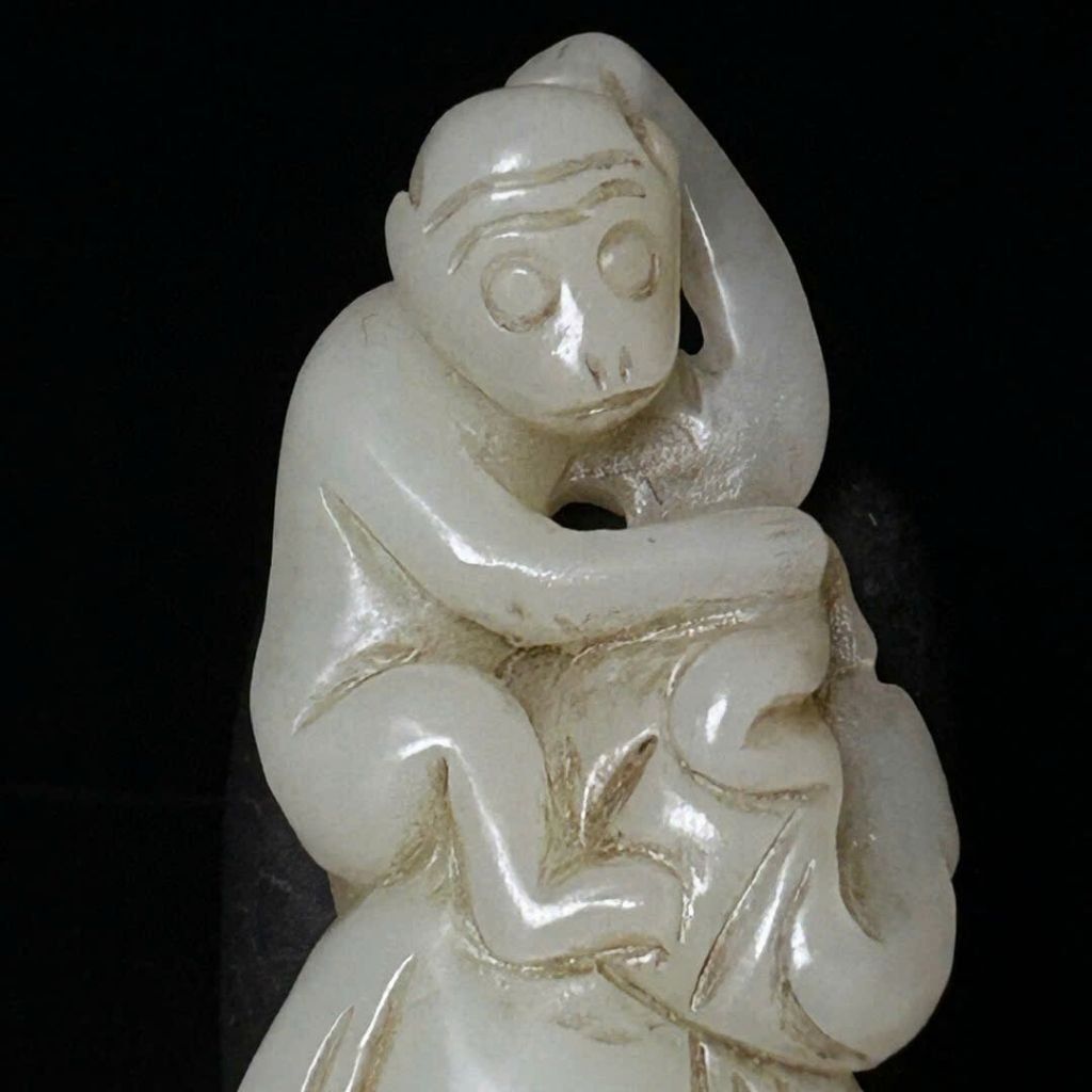  Mặt Ngọc Bích Khắc Khỉ Ngồi Trên Túi Tiền BKSTCN-9451 