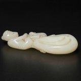  Mặt Ngọc Bích Khắc Khỉ Ngồi Trên Túi Tiền BKSTCN-9451 