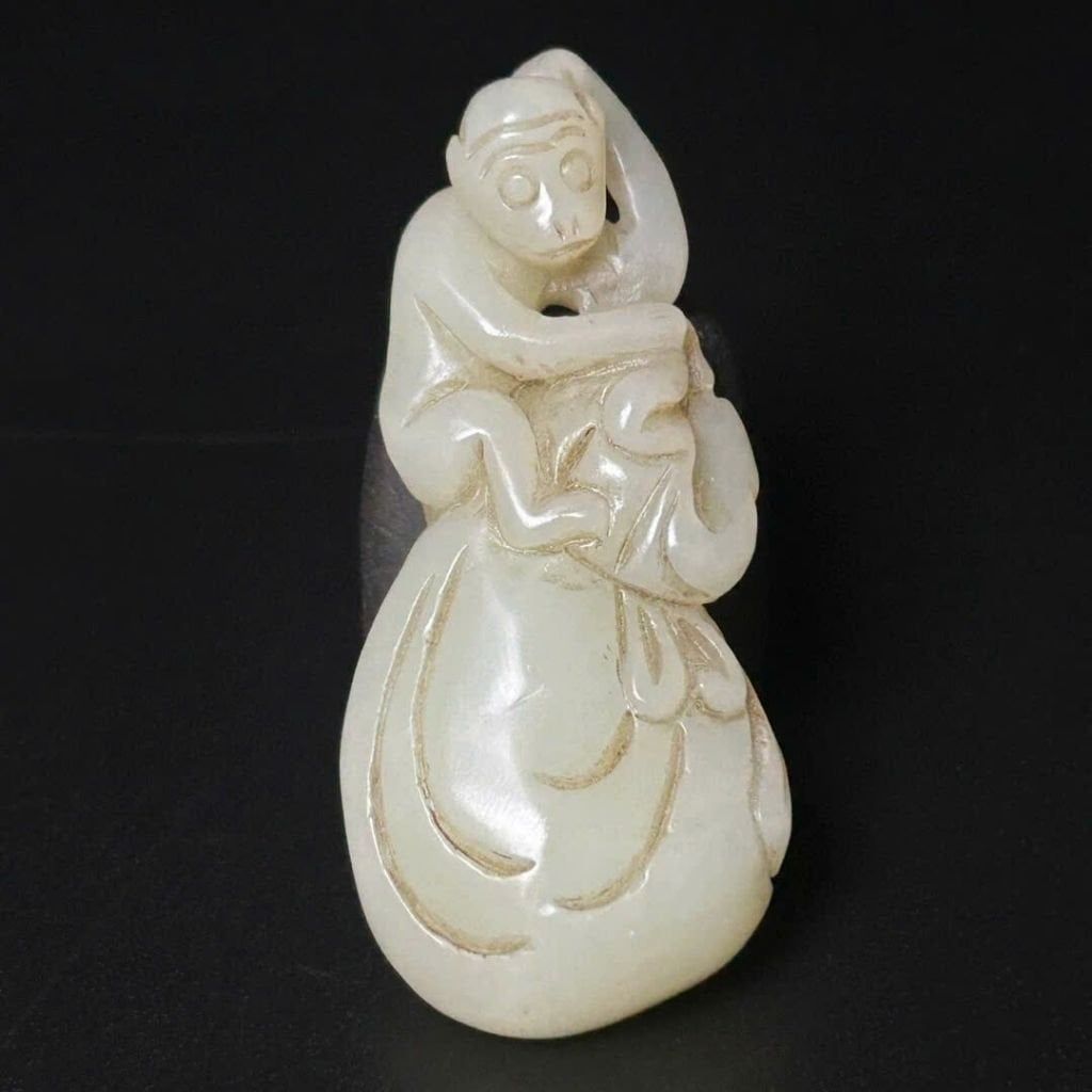  Mặt Ngọc Bích Khắc Khỉ Ngồi Trên Túi Tiền BKSTCN-9451 