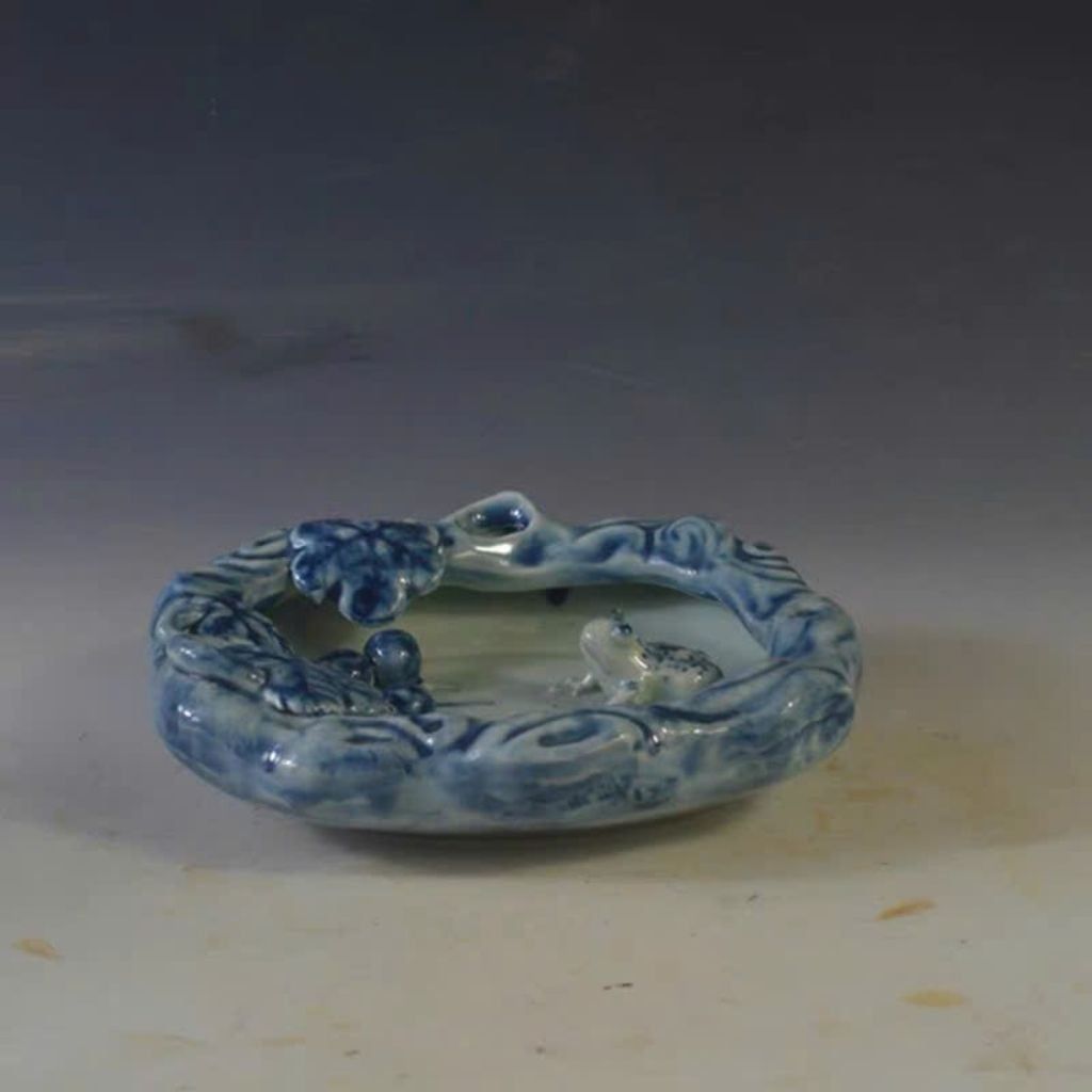  Gạt Tàn Gốm Sứ Hoa Lam Đắp Nổi 