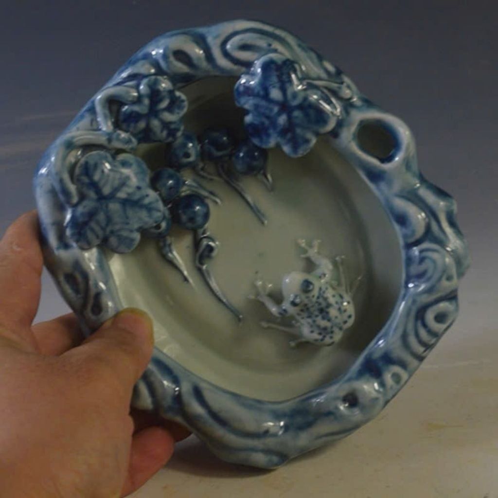  Gạt Tàn Gốm Sứ Hoa Lam Đắp Nổi 