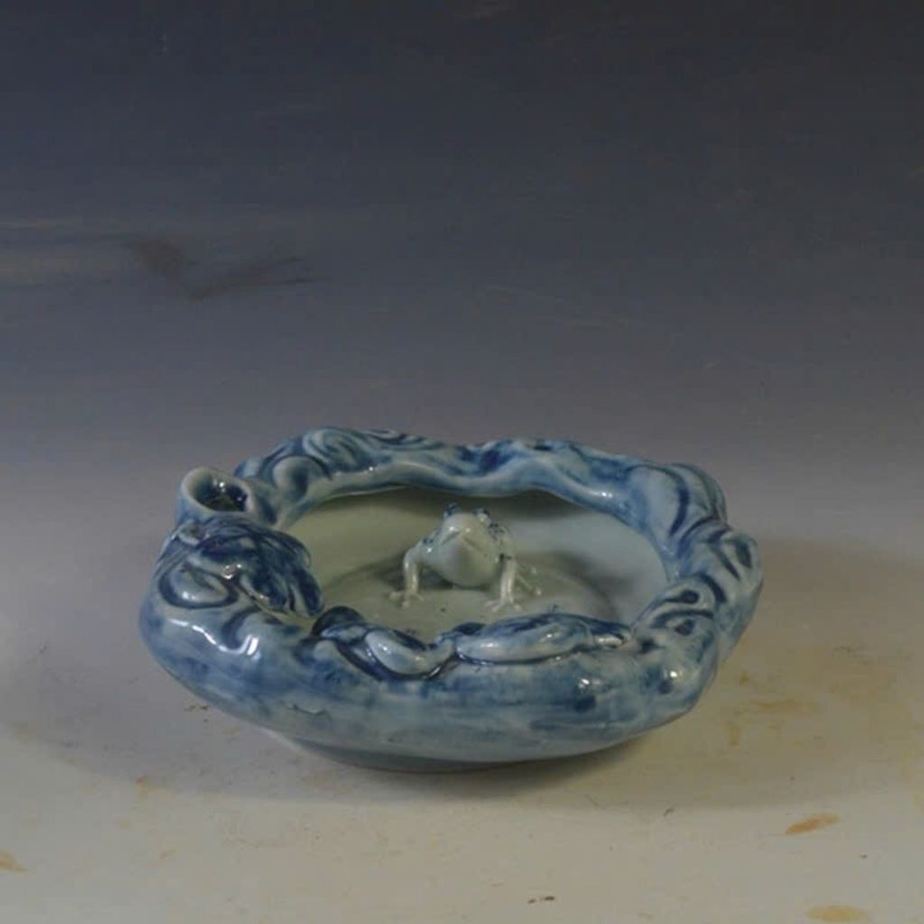  Gạt Tàn Gốm Sứ Hoa Lam Đắp Nổi 