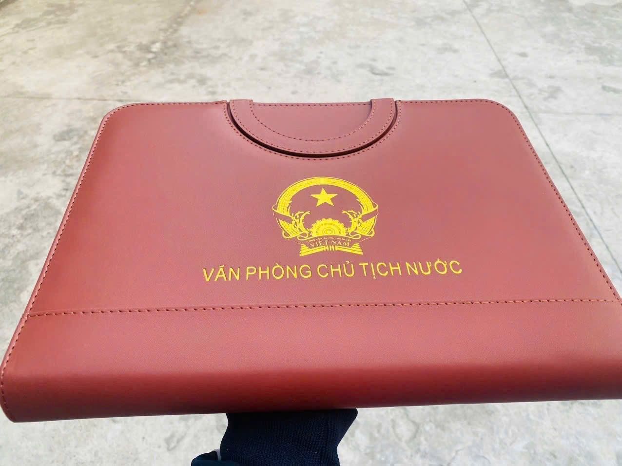  Cặp Tài Liệu Da In Logo Văn Phòng Chủ Tịch Nước 