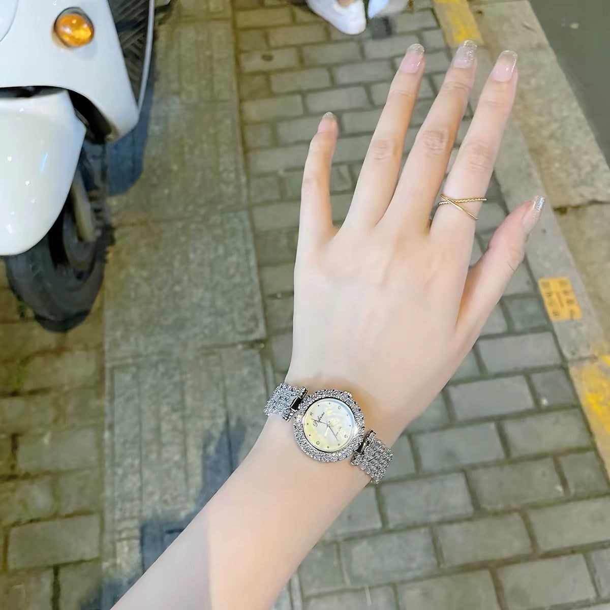  Đồng hồ nữ đính kim cương lấp lánh sang trọng quà tặng bạn gái 