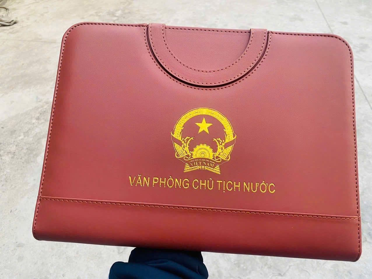  Cặp Tài Liệu Da In Logo Văn Phòng Chủ Tịch Nước 