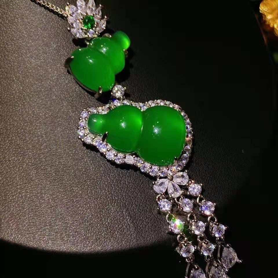  Dây chuyền mặt hồ lô đá Chalcedony xanh hoàng gia (độ trong suốt cao - Cao Băng Đế Vương Lục) dáng tua rua, bọc bạc 925 