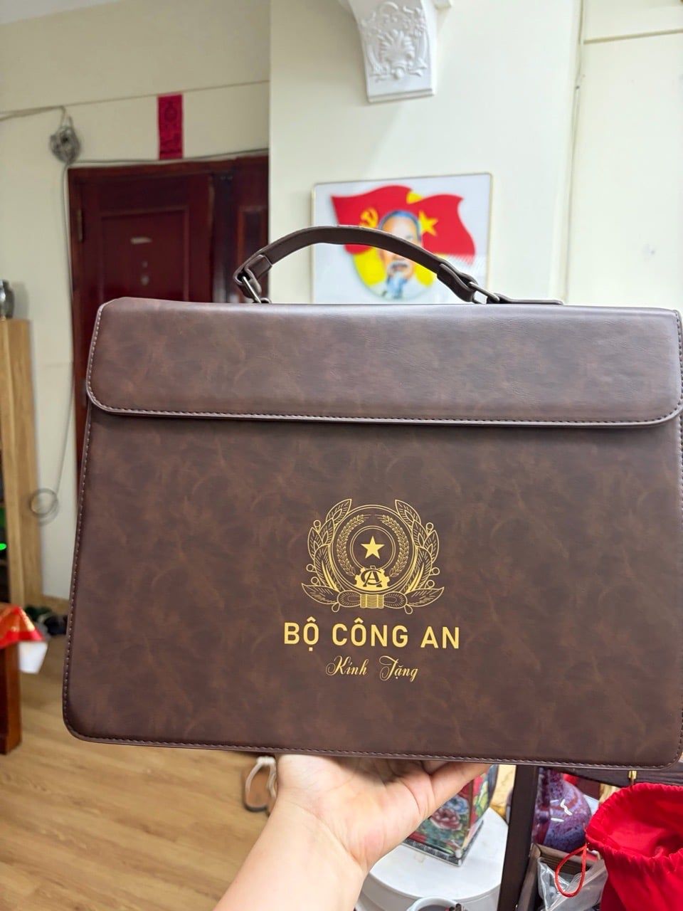  Nhận làm cặp da quà tặng in ấn đẹp giá rẻ nhất Hà Nội 