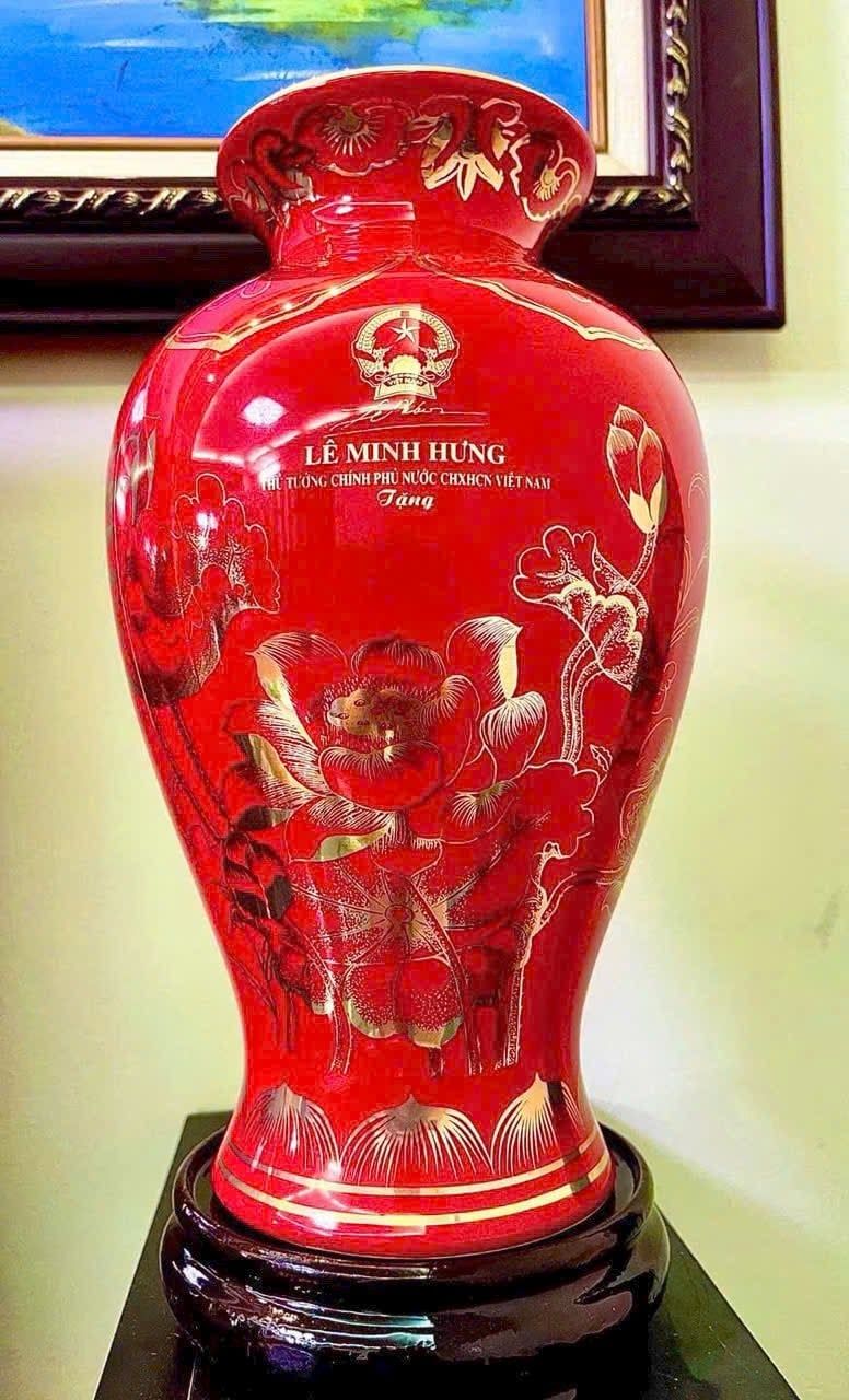  Bình gốm Thủ Tướng Lê Minh Hưng quà tặng ý nghĩa 