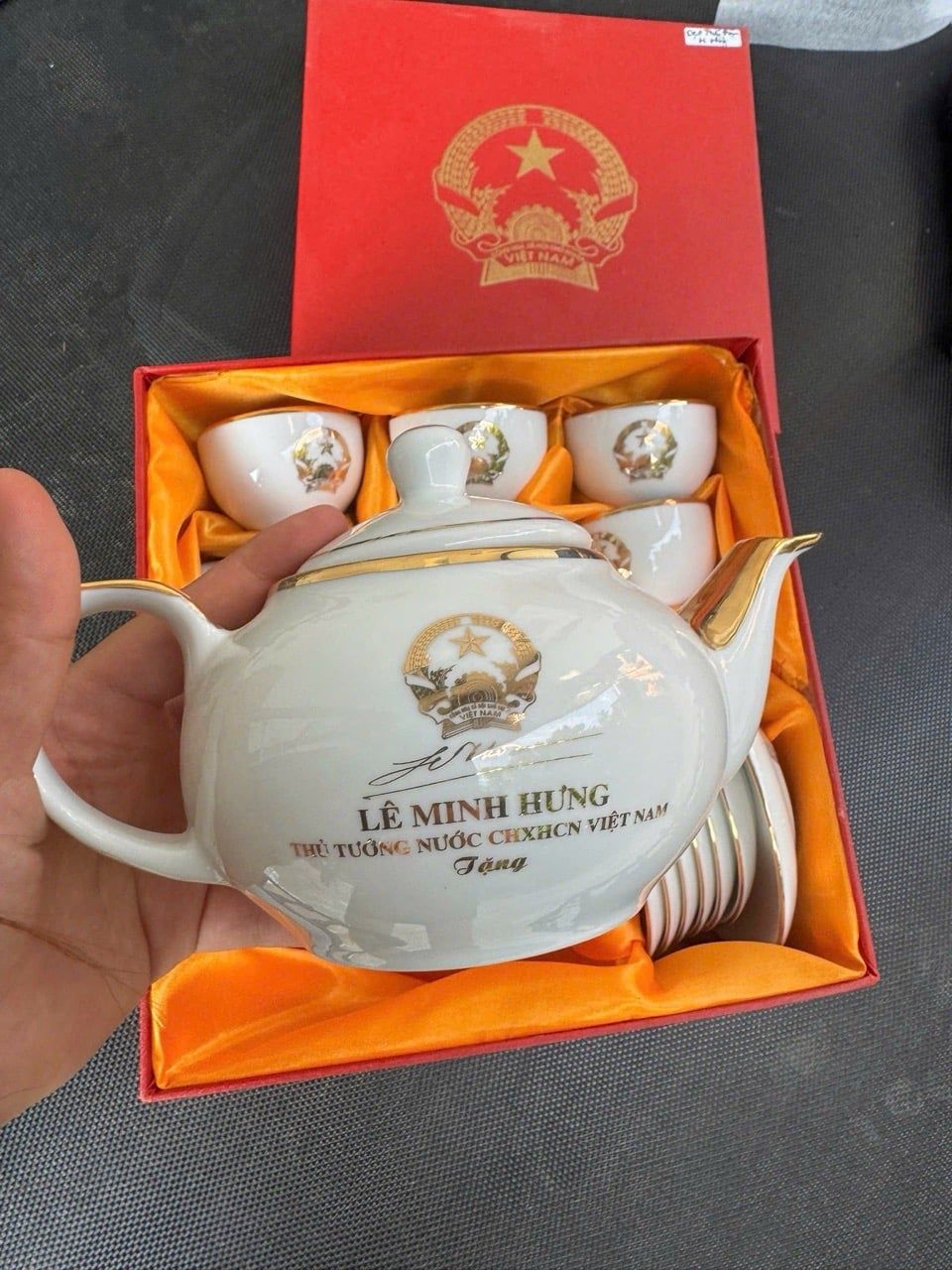 Âm chén in logo quà tặng cao cấp 