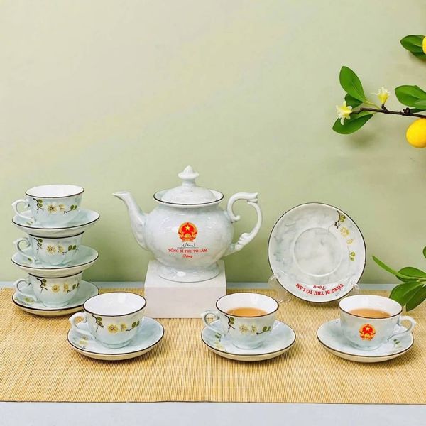  Bộ Ấm Chén In chữ Tổng Bí Thư Tô Lâm dáng đài các gốm sứ Bát Tràng BKCEVN-10247 