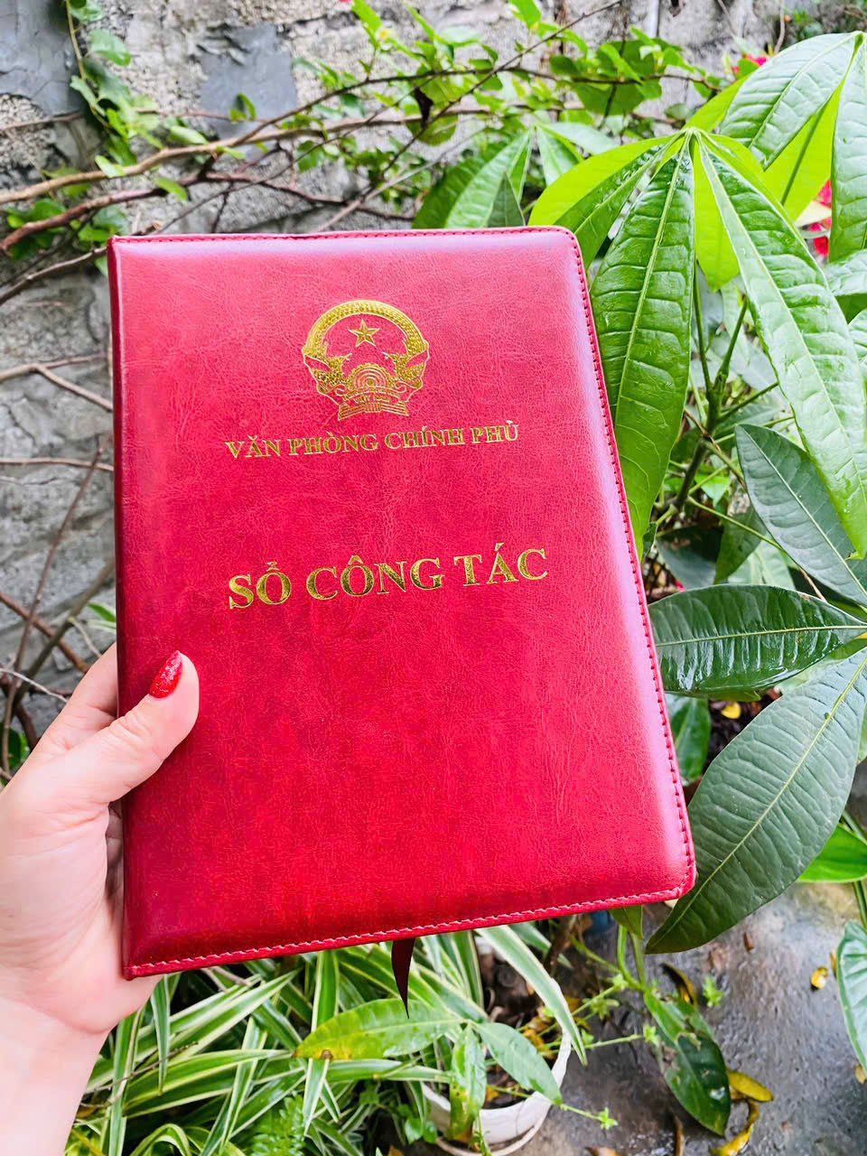  Quà tặng sếp thăng chức - Sổ tay công tác logo Quốc huy Việt Nam 