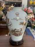  Bình gốm men sứ vẽ vàng 24k in logo Thủ tướng chính phủ VIệt Nam Phạm Minh Chính BKCEVN-8124 