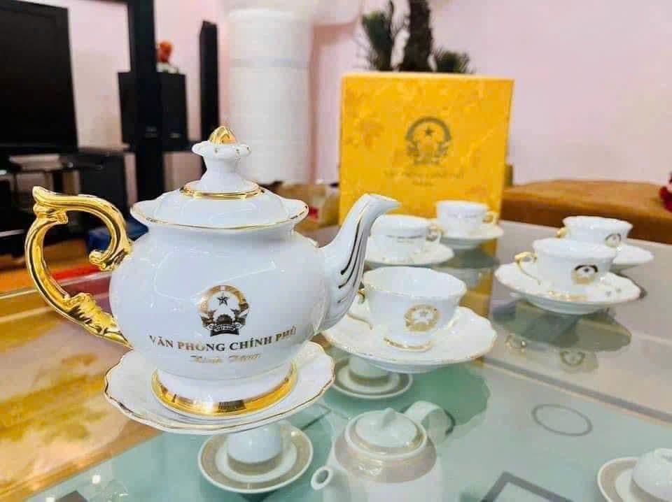  Bộ ấm chén in logo Văn Phòng Chính Phủ men sứ vẽ vàng BKCEVN-8128 