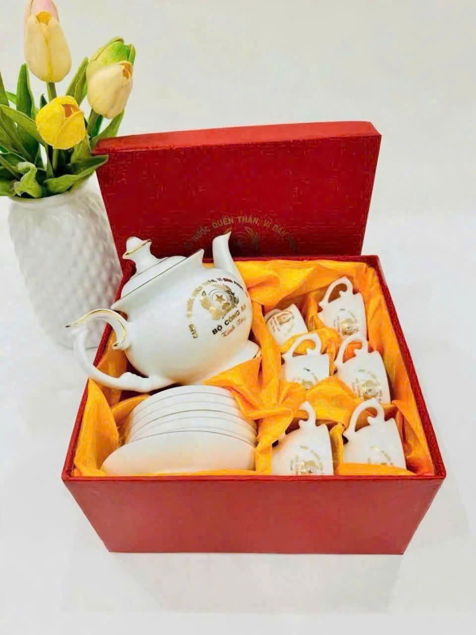 Bộ ấm chén in logo Bộ Công An vẽ chỉ vàng 24k 
