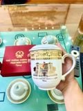  Cốc uống trà in logo Thủ tướng Chính phủ Phạm Minh Chính vẽ chỉ vàng 24k 
