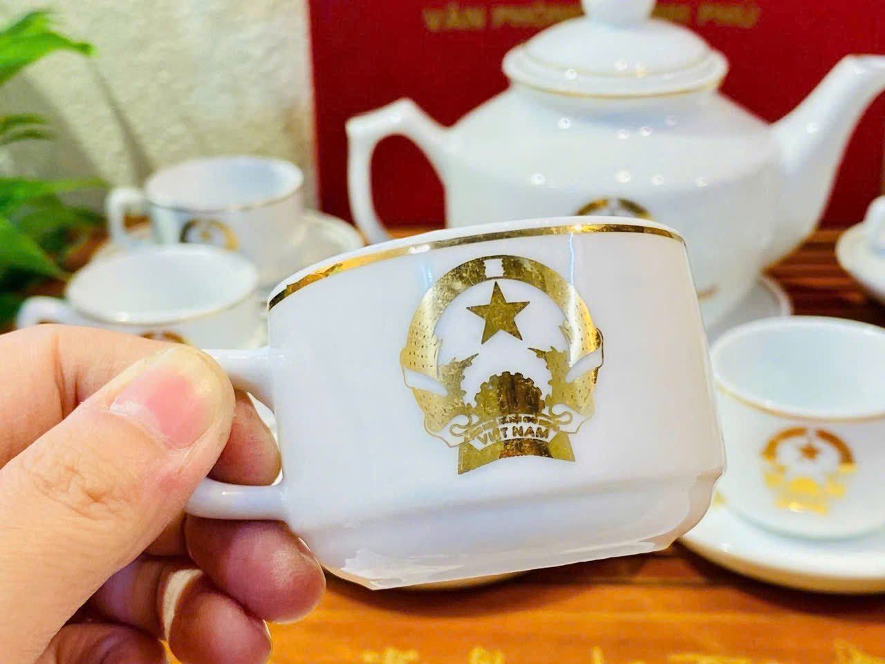  Bộ ấm chén in logo Văn Phòng Chính Phủ vẽ vàng 24k 